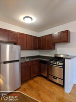 811 W Cornelia Ave, Unit 3 Apartments