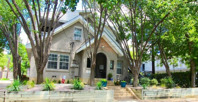 3112 Elizabeth St, Unit B