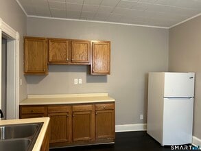 68 Anderson St in Naugatuck, CT - Building Photo - Building Photo