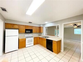 128 Foxbriar St in Slidell, LA - Foto de edificio - Building Photo