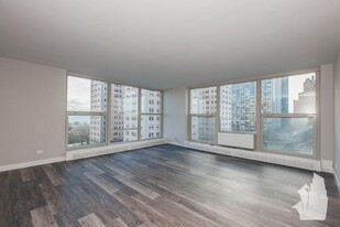 5649 N Sheridan Rd, Unit 15D Apartments