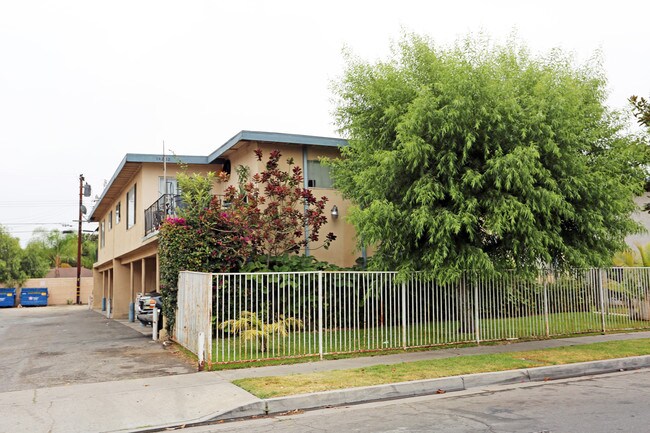 14202 Buena St in Garden Grove, CA - Foto de edificio - Building Photo