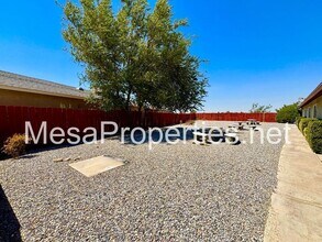 21460 Laguna Rd in Apple Valley, CA - Building Photo - Building Photo