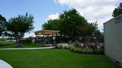 Bayou Village Apartments in Dickinson, TX - Building Photo - Building Photo