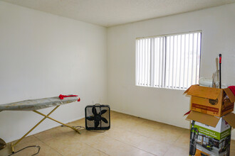 2859 Wheelwright Dr in Las Vegas, NV - Building Photo - Interior Photo