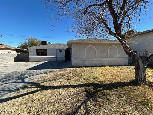 612 N Wallace Dr in Las Vegas, NV - Building Photo - Building Photo