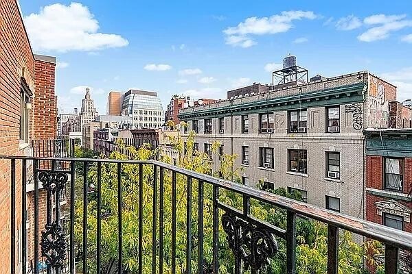 211 Thompson St in New York, NY - Foto de edificio