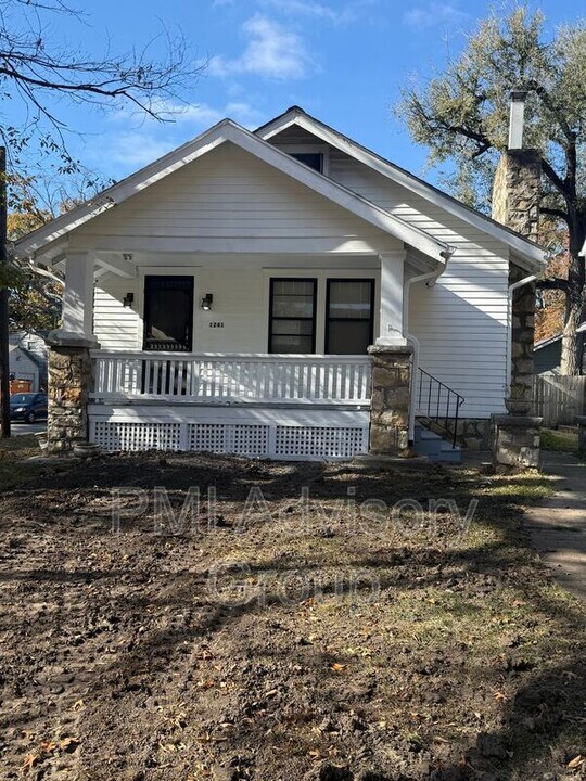 1241 SW Macvicar Ave in Topeka, KS - Building Photo
