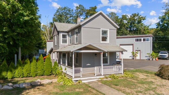 132 Chestnut St in Branford, CT - Foto de edificio - Building Photo