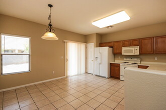 103 W Calle Mantilla in Sahuarita, AZ - Building Photo - Building Photo