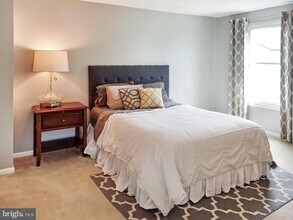 4324 Pembrook Village Dr in Alexandria, VA - Building Photo - Building Photo