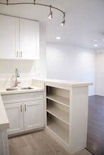 733 Manhattan Beach Blvd in Manhattan Beach, CA - Building Photo - Building Photo