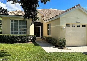 8837 E Bay Cir in Ft. Myers, FL - Building Photo