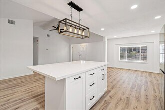 6009 Glen Meadow Dr in Austin, TX - Building Photo - Building Photo