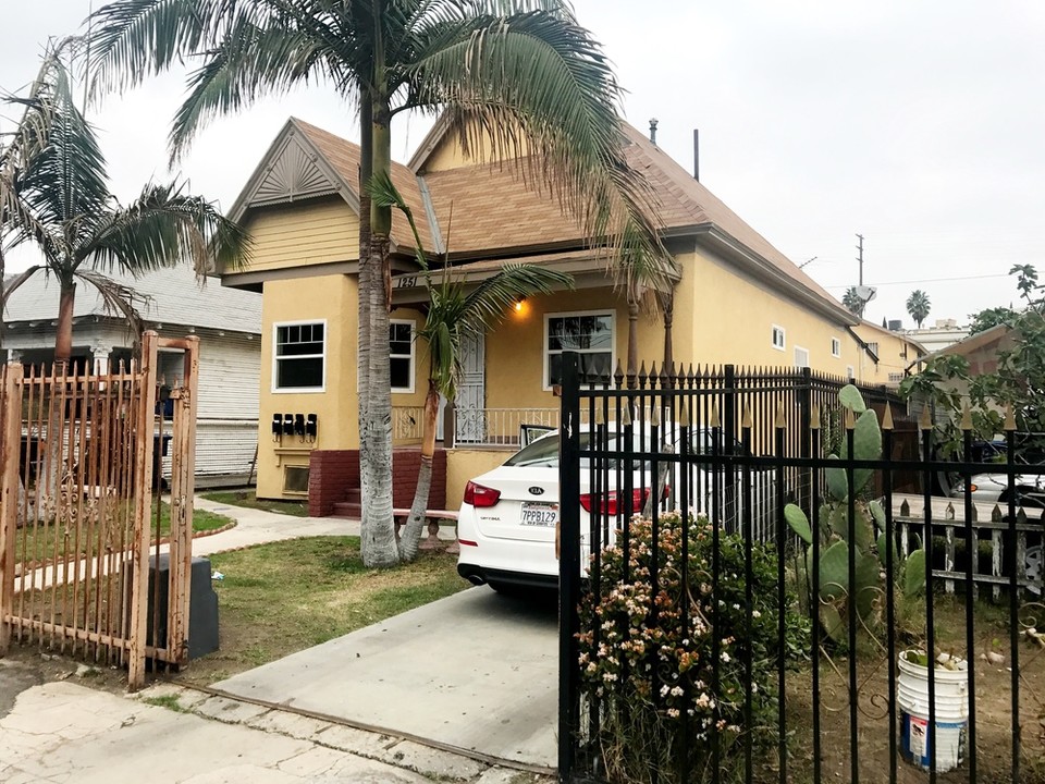 1249 E 28th St in Los Angeles, CA - Building Photo