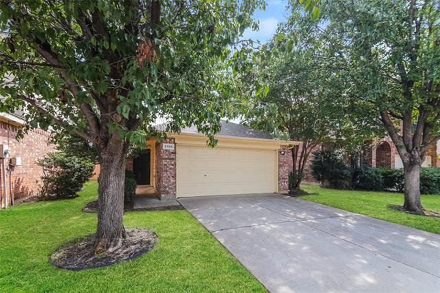 property at 2709 Lynx Ln