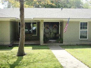 2407 Harrowden Dr in Austin, TX - Building Photo - Building Photo