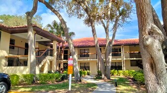 2702 Hammock Ct, Unit 2702 in Clearwater, FL - Building Photo