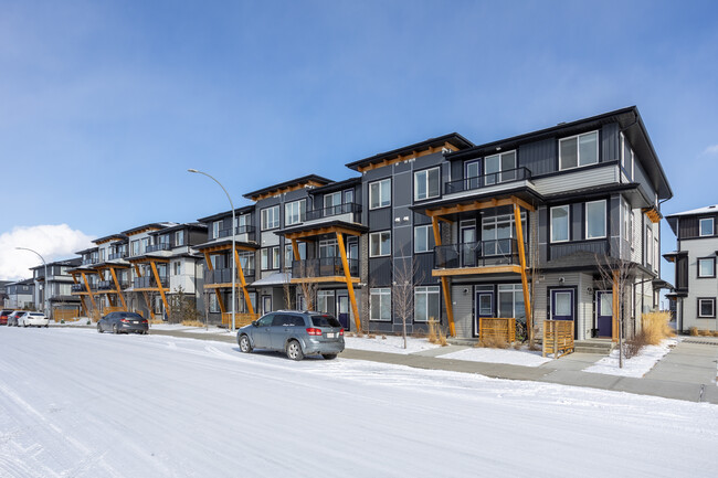 225 Savanna Walk NE in Calgary, AB - Building Photo - Building Photo