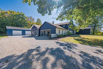 11850 Beacom Rd in Sunbury, OH - Building Photo - Building Photo