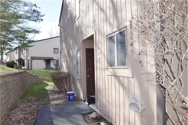 3502 Fox Ln in Poughkeepsie, NY - Building Photo - Building Photo