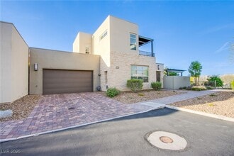 10960 Merito Ct in Las Vegas, NV - Building Photo - Building Photo