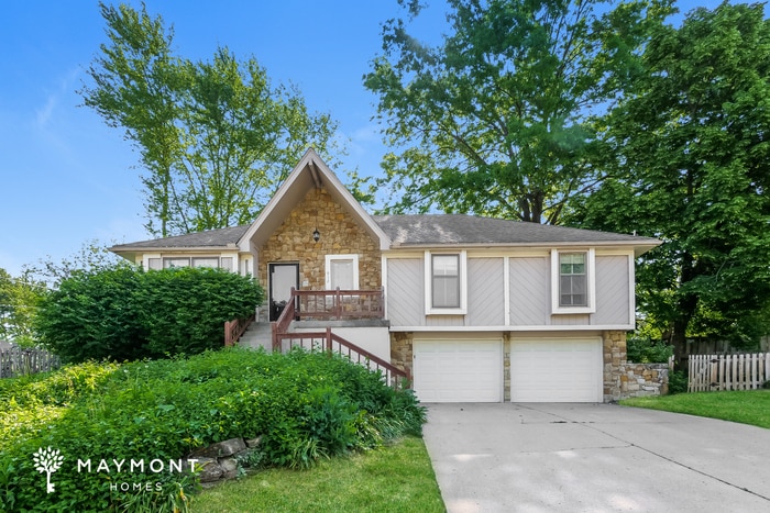 912 NW 41 St in Blue Springs, MO - Building Photo