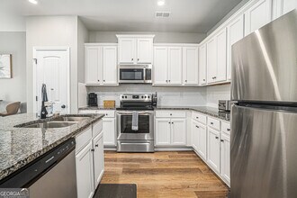 2464 Bayrose Cir in East Point, GA - Building Photo - Building Photo