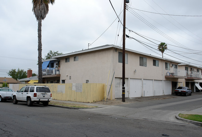 13162 Chapman Ave in Garden Grove, CA - Building Photo - Building Photo