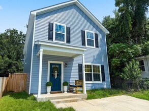 2042 Delaware Ave in North Charleston, SC - Building Photo - Building Photo
