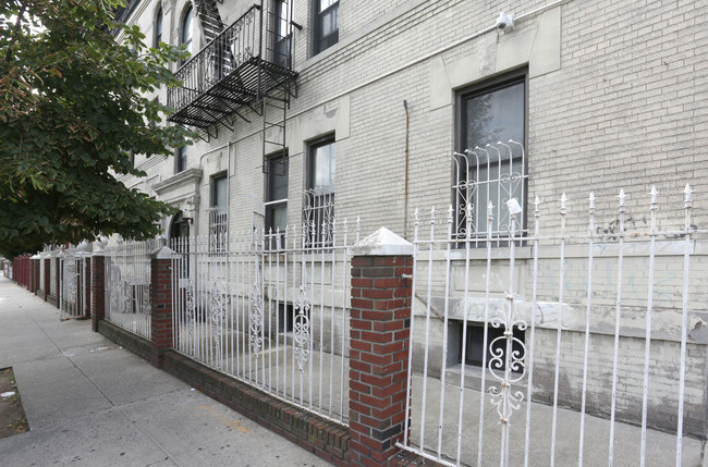 96 Martense St in Brooklyn, NY - Building Photo - Building Photo