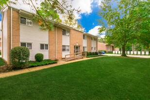Edgefield Apartments in Portsmouth, VA - Building Photo