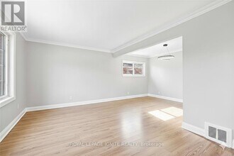 35 Archwood Crescent in Toronto, ON - Building Photo - Building Photo