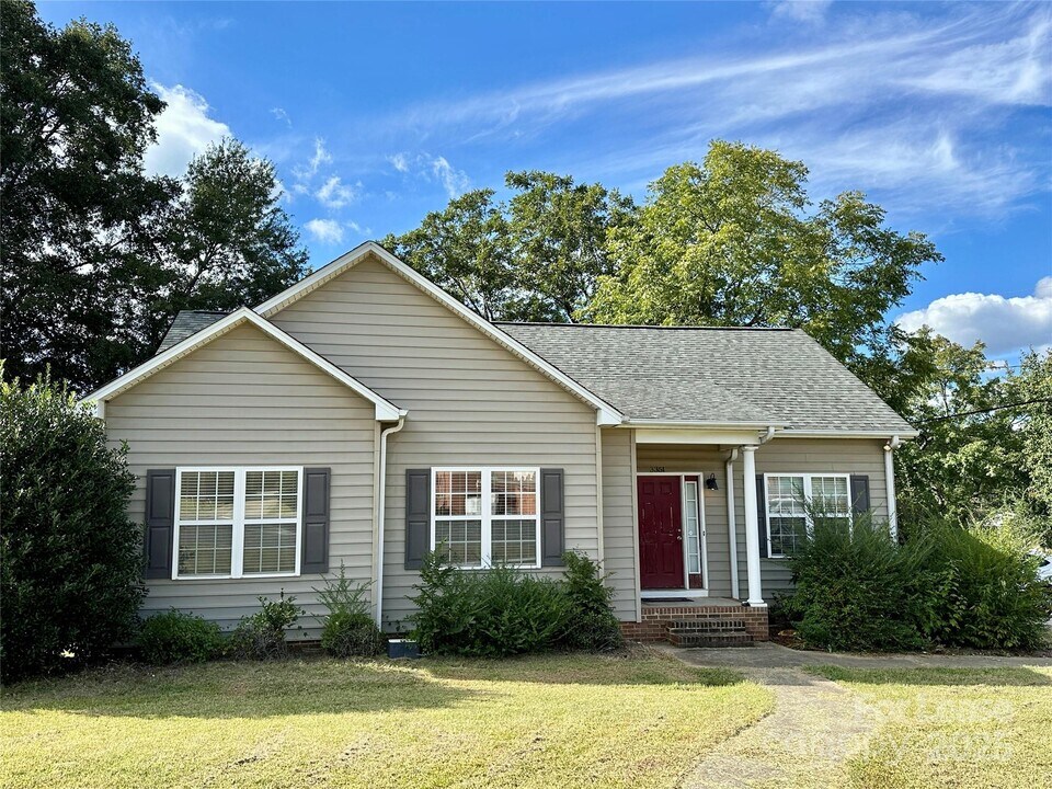 3351 Robinwood Rd in Gastonia, NC - Building Photo