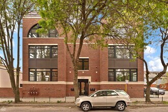 1757 W Le Moyne St in Chicago, IL - Building Photo - Building Photo