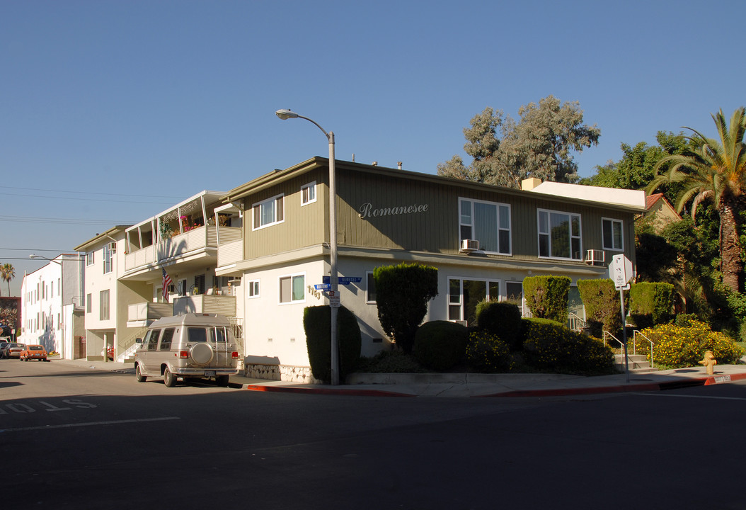 1037 N Genesee Ave in West Hollywood, CA - Foto de edificio