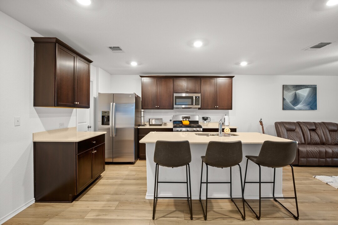 7304 Sparkling Light Dr in Del Valle, TX - Building Photo
