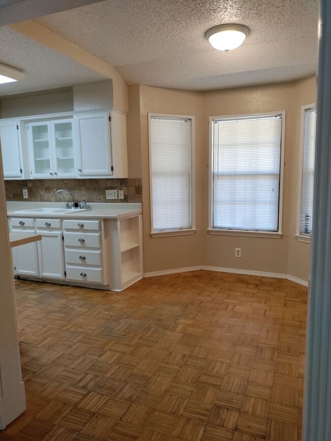 3037 Oakshire St in Denton, TX - Building Photo - Building Photo