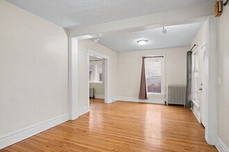 440 Diamond Ave NE in Grand Rapids, MI - Building Photo - Building Photo