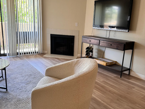 2425 Purdue Ave, Unit 103 in Los Angeles, CA - Building Photo - Building Photo