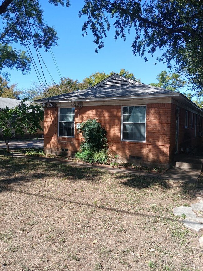 3015 Avon St-Unit -3015 in Dallas, TX - Building Photo - Building Photo