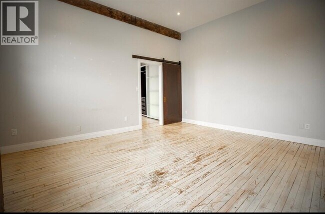 1558 Ontario St in Windsor, ON - Building Photo - Building Photo