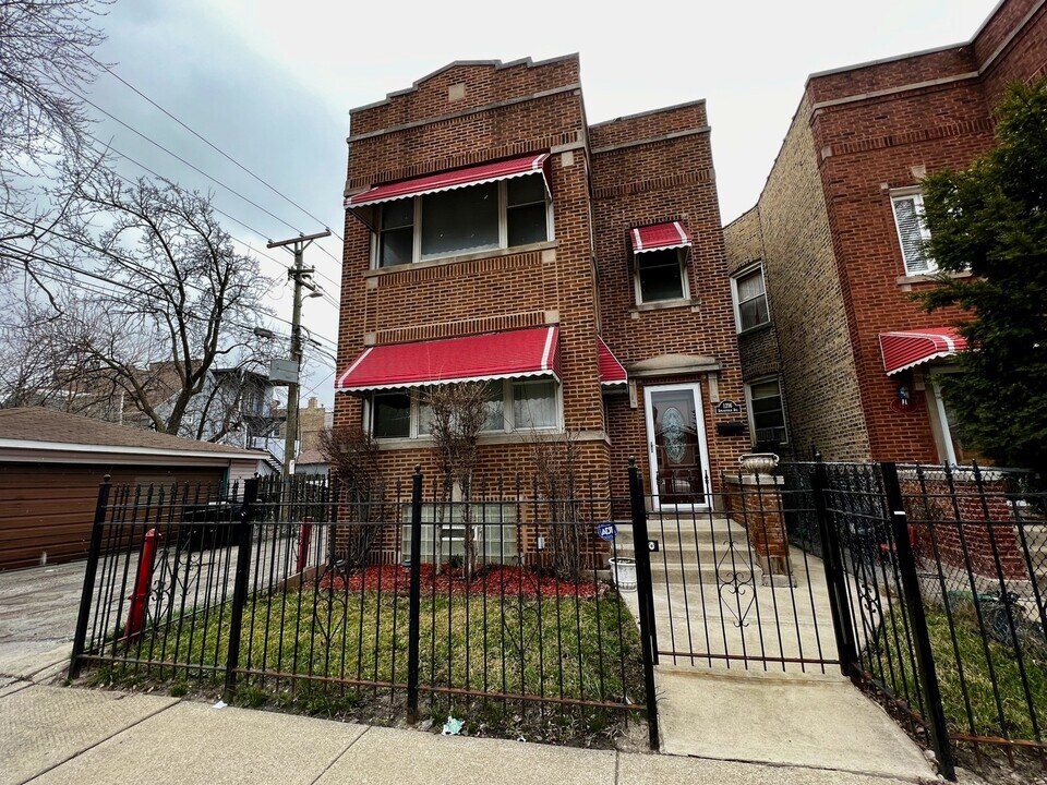 1216 N Springfield Ave in Chicago, IL - Building Photo