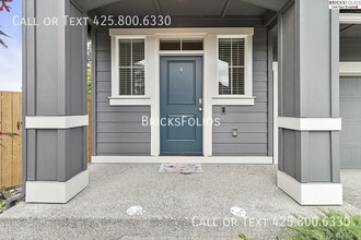 18722 106th Ave Ct E in Puyallup, WA - Foto de edificio - Building Photo