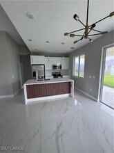 2507 30th St SW in Lehigh Acres, FL - Foto de edificio - Building Photo