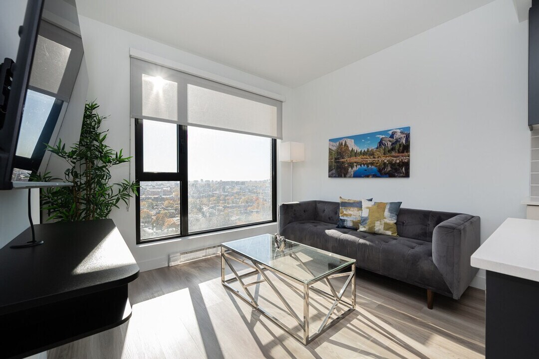1350 Boul. René-Lévesque O in Montréal, QC - Building Photo