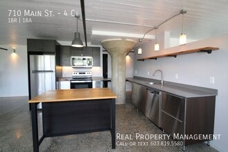 710 Main St in Rollinsford, NH - Foto de edificio - Building Photo