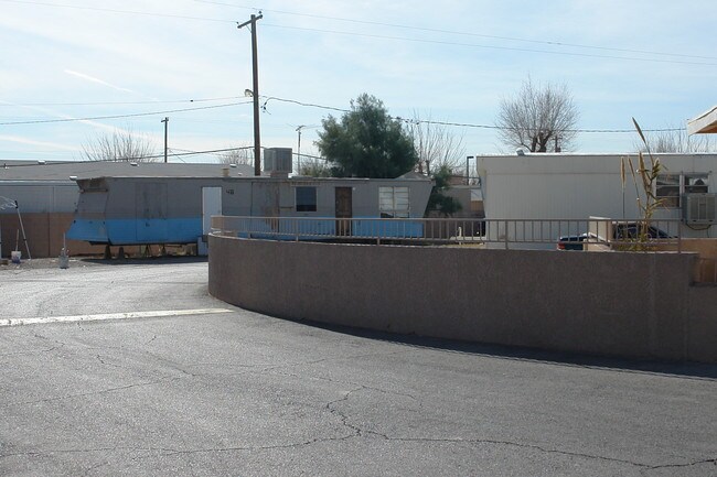 Yucca Terrace Mobile Home Park in Las Vegas, NV - Foto de edificio - Building Photo