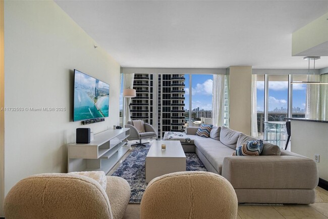 4779 Collins Ave, Unit 2305 in Miami Beach, FL - Building Photo - Building Photo