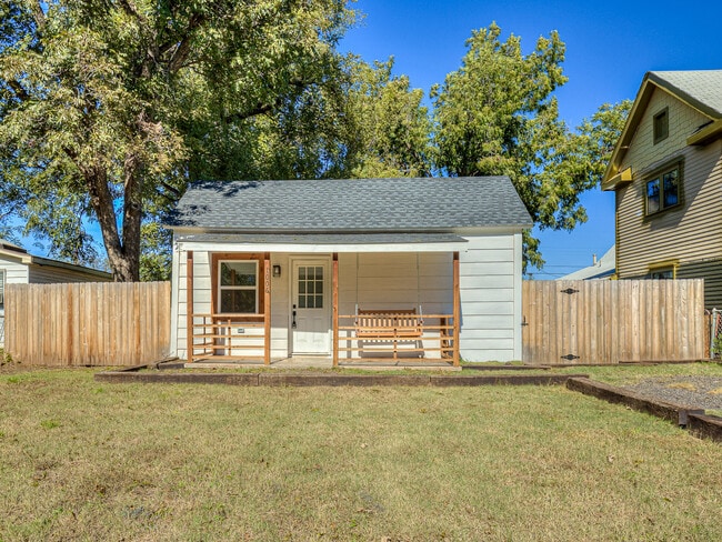 property at 1006 W Washington Ave